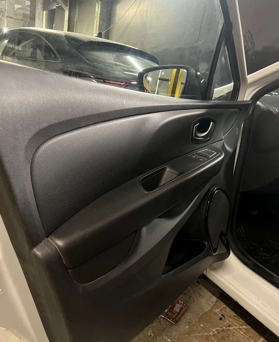 Panneau de porte nettoyé