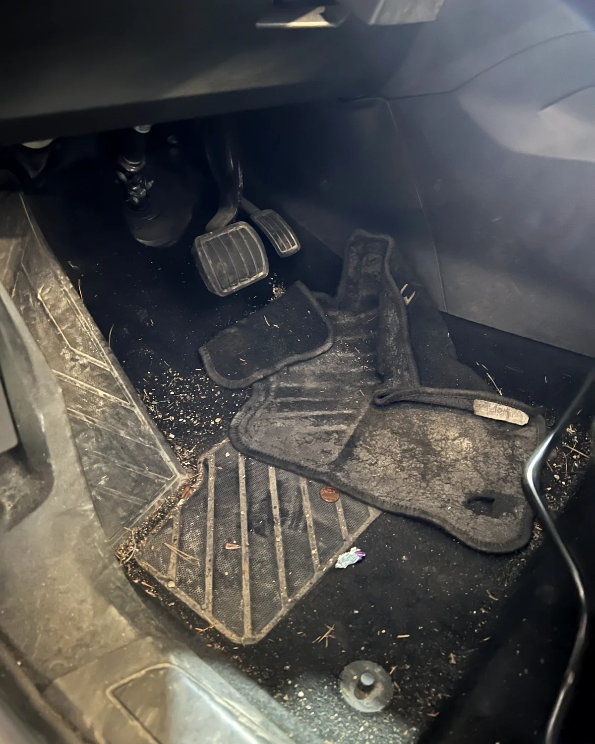 Peugeot 3008 très sale avant nettoyage intérieur à Reims